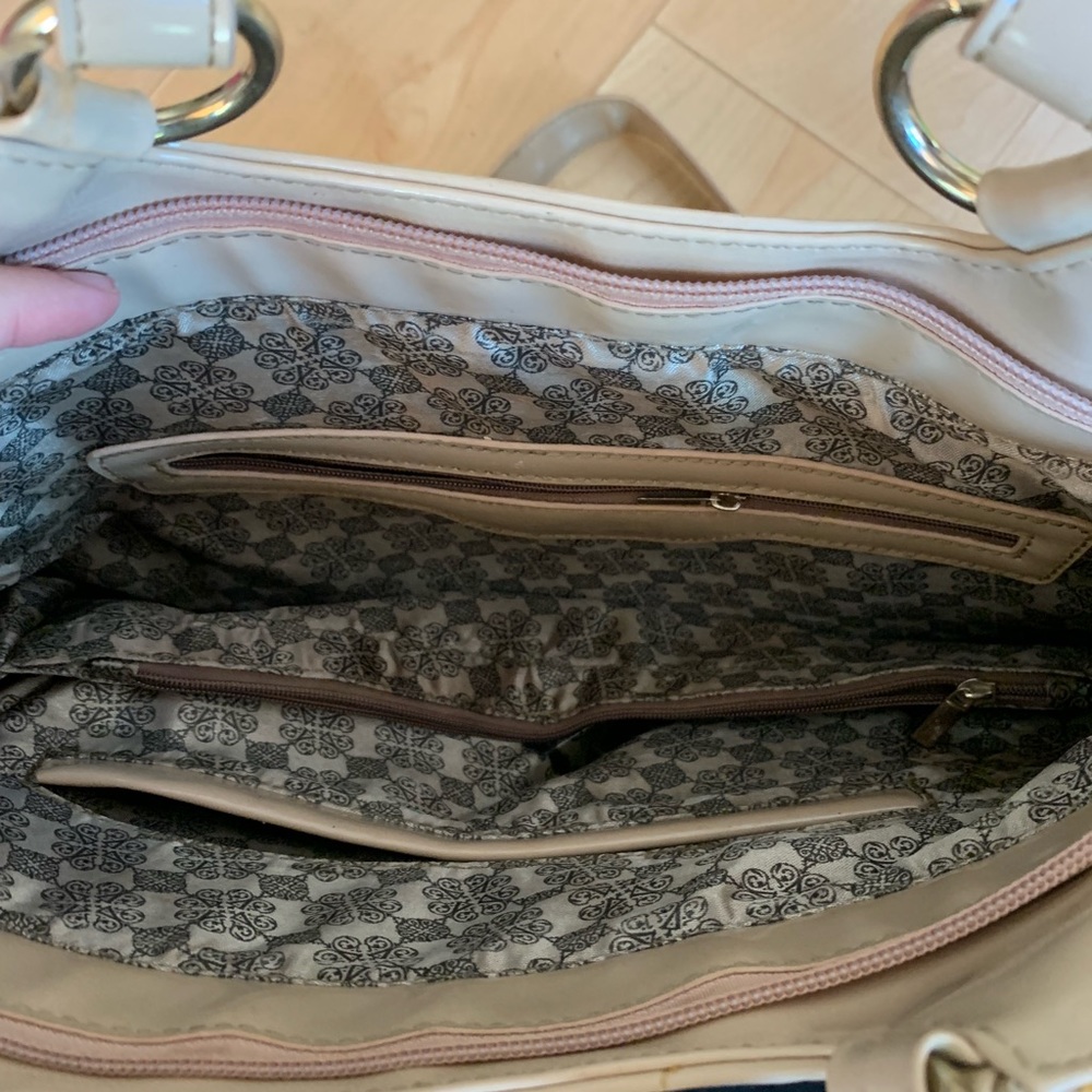 Purse - Picture 2 of 4